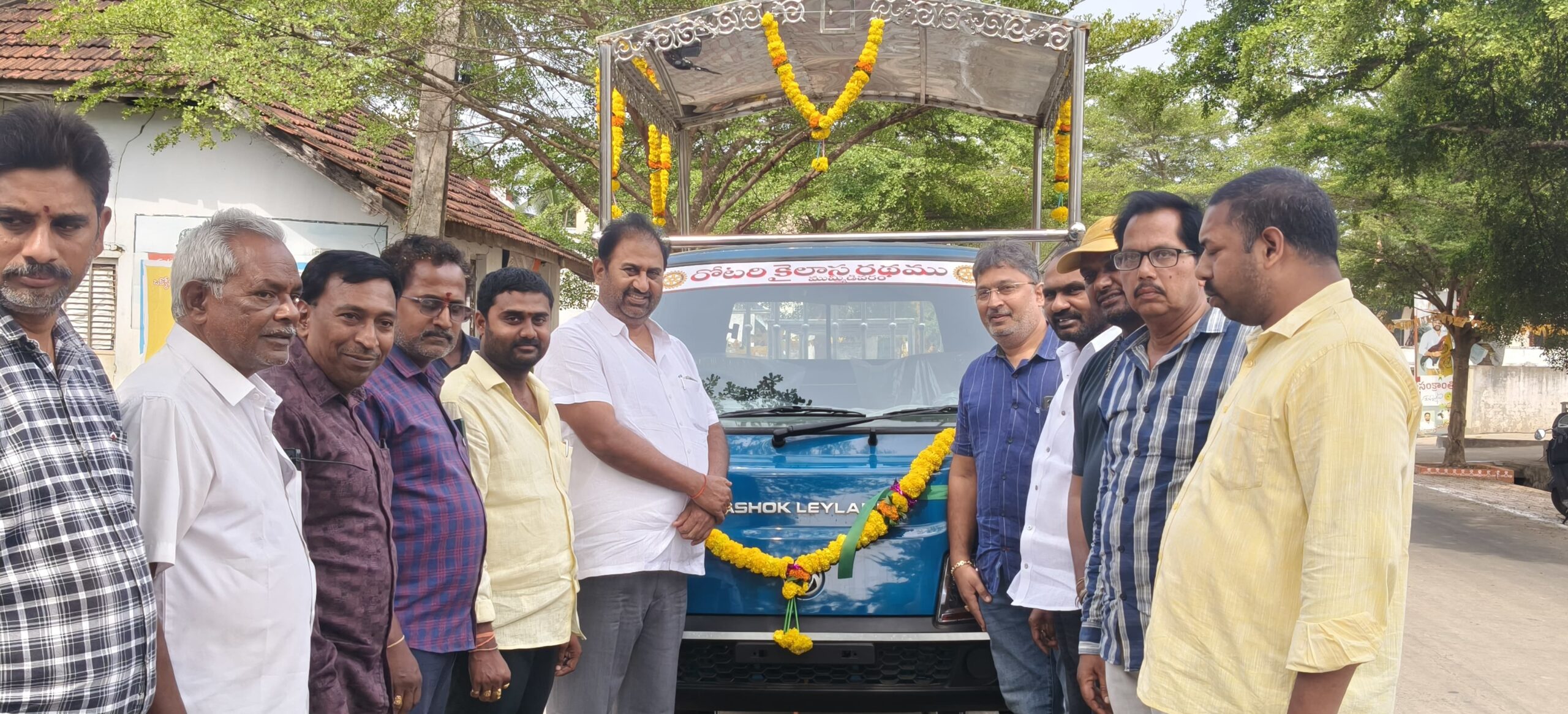 ముమ్మిడివరం రోటరీ క్లబ్ ఆధ్వర్యంలో కైలాస రథం ప్రారంభించిన ఎమ్మెల్యే దాట్ల సుబ్బరాజు .