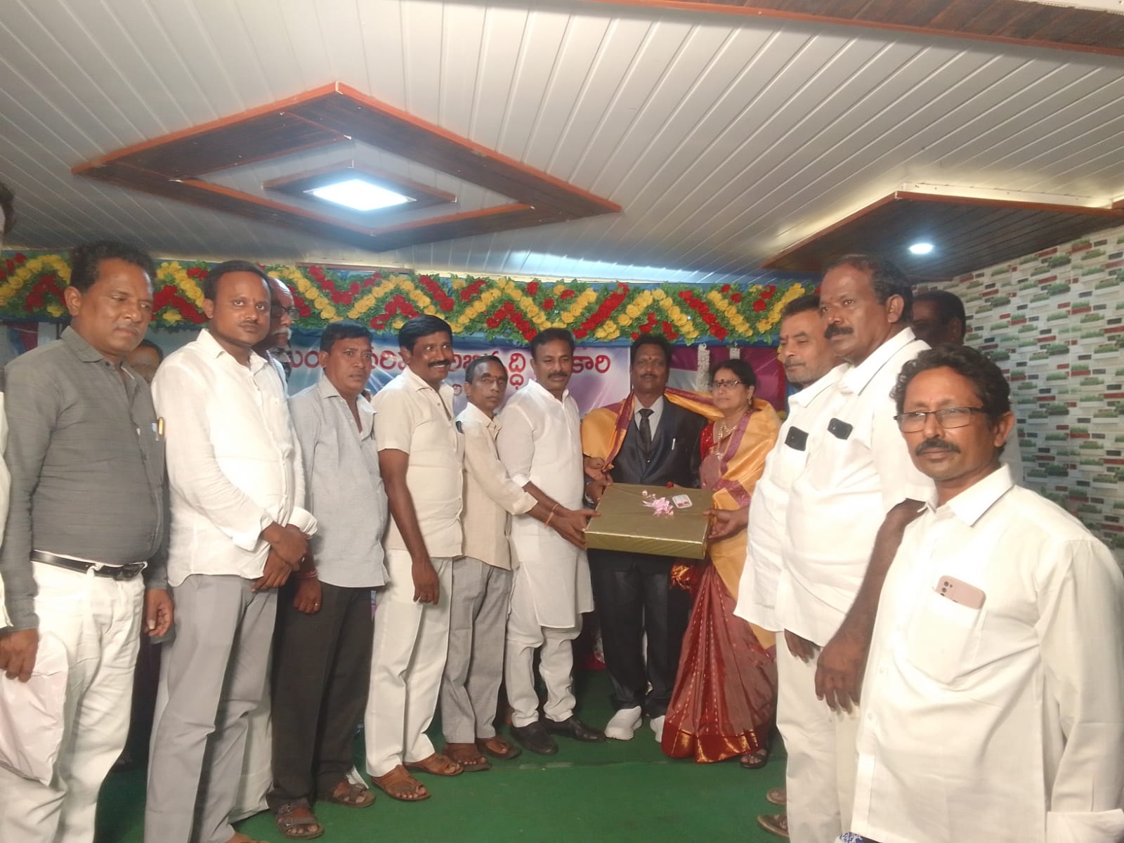 ఘనంగా ఎం పీ డి ఓ వేమూరి హేమ సుందర్ పదవీ విరమణ