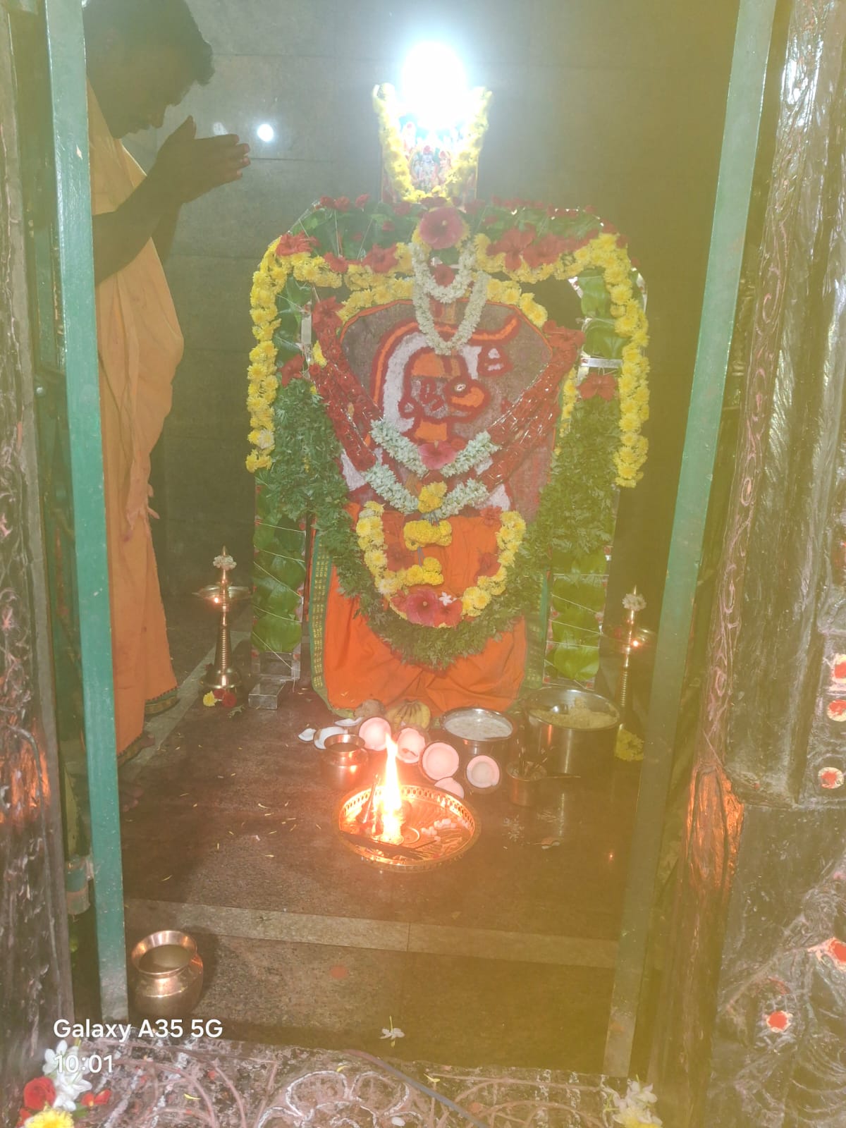 స్వస్తి శ్రీ పరా భ వ నామ సంవత్సరం2026 మే 31.05..2026 ఆదివారం జ్యేష్ట పౌర్ణమి సందర్భంగా గాండ్ల పల్లె శ్రీ శ్రీ శ్రీ అభయాంజనేయ స్వామి ఆలయంలో అత్యంత వైభవో పే త 0 గా ప్రత్యేక పూజలు నిర్వహించారు