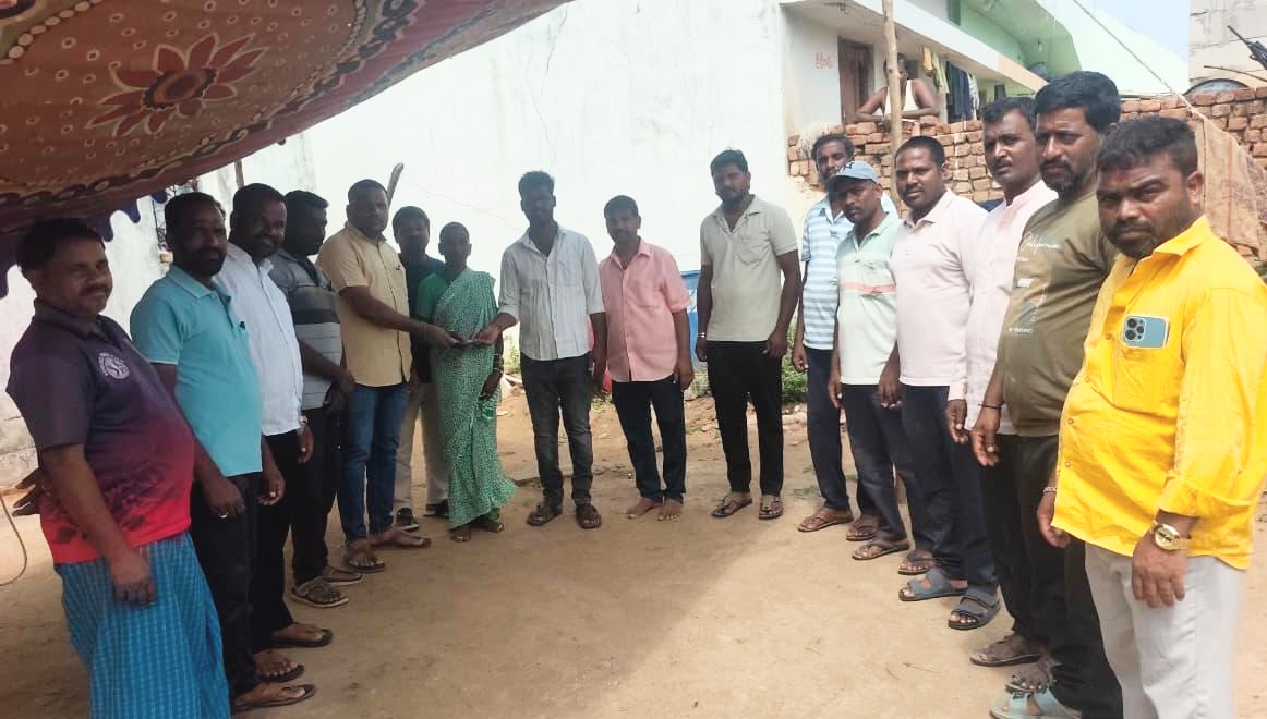 తిర్మలాపూర్‌లో జంగయ్య మృతికి సంతాపం _కుటుంబానికి ఆర్థిక సాయం అందజేసిన అభిమన్యు రెడ్డి