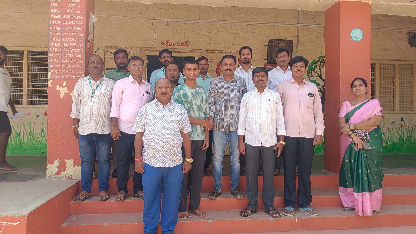 భారత సైన్యంలో అడుగుపెడుతున్న పెద్దహరివనం యువకుడు