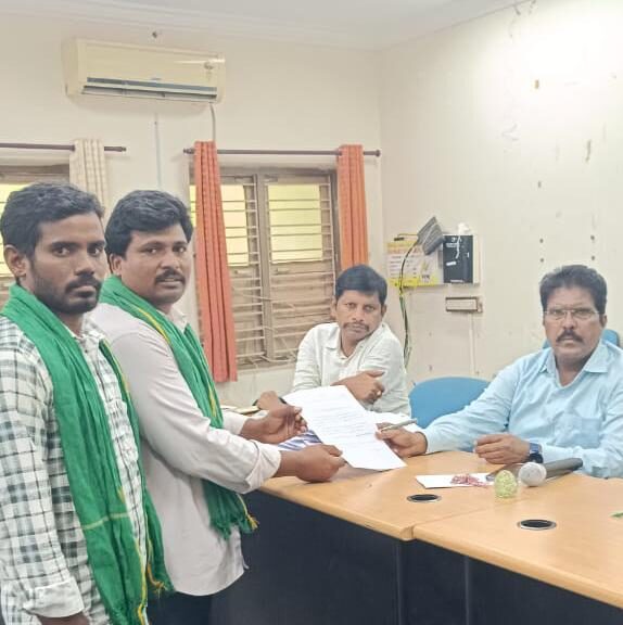 మా గ్రామానికి రోడ్డు వేయండి మహా ప్రభు