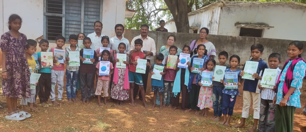 ప్రభుత్వ ఇంగ్లీష్ మీడియం పాఠశాలలో విద్యార్థులను చేర్పించండి