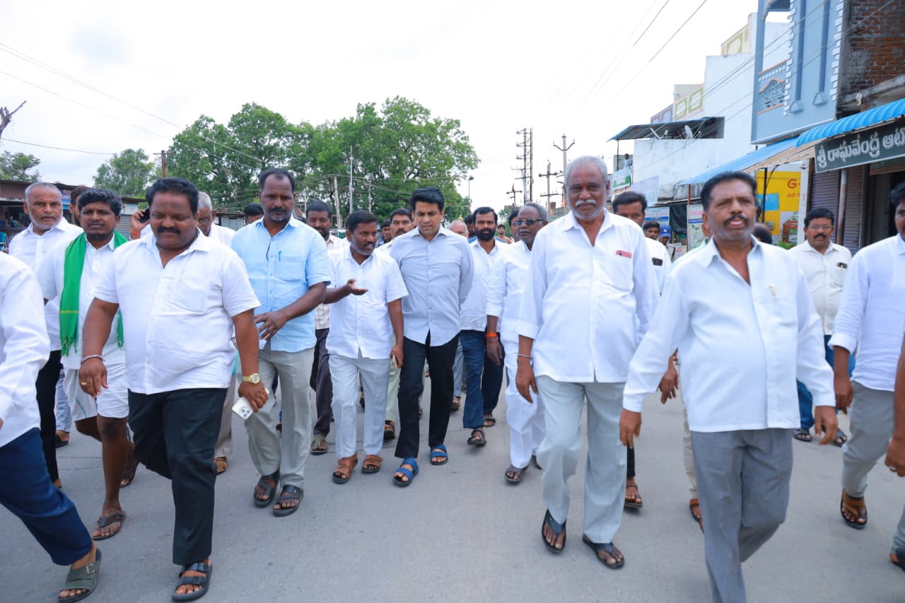 దళారుల మోసంపై ఎమ్మెల్యే సీరియస్
