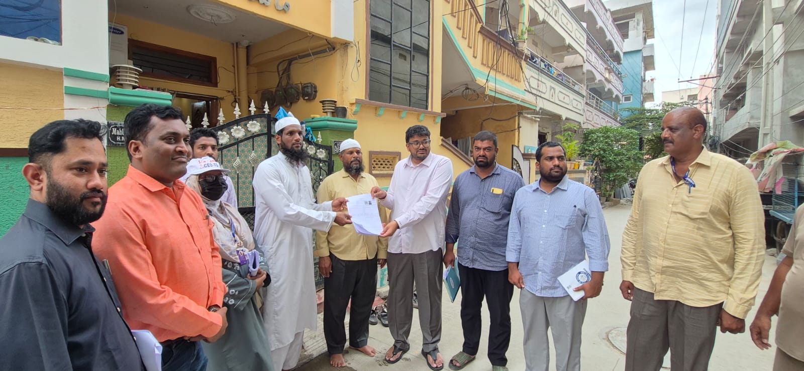 మియాపూర్ సర్కిల్‌లో సార్-2026 ఎన్యుమరేషన్ ఫారాల పంపిణీ, ఆన్‌లైన్ అప్‌డేషన్ ప్రక్రియ పరిశీలననారాయణ్ అమిత్ ఐఏఎస్