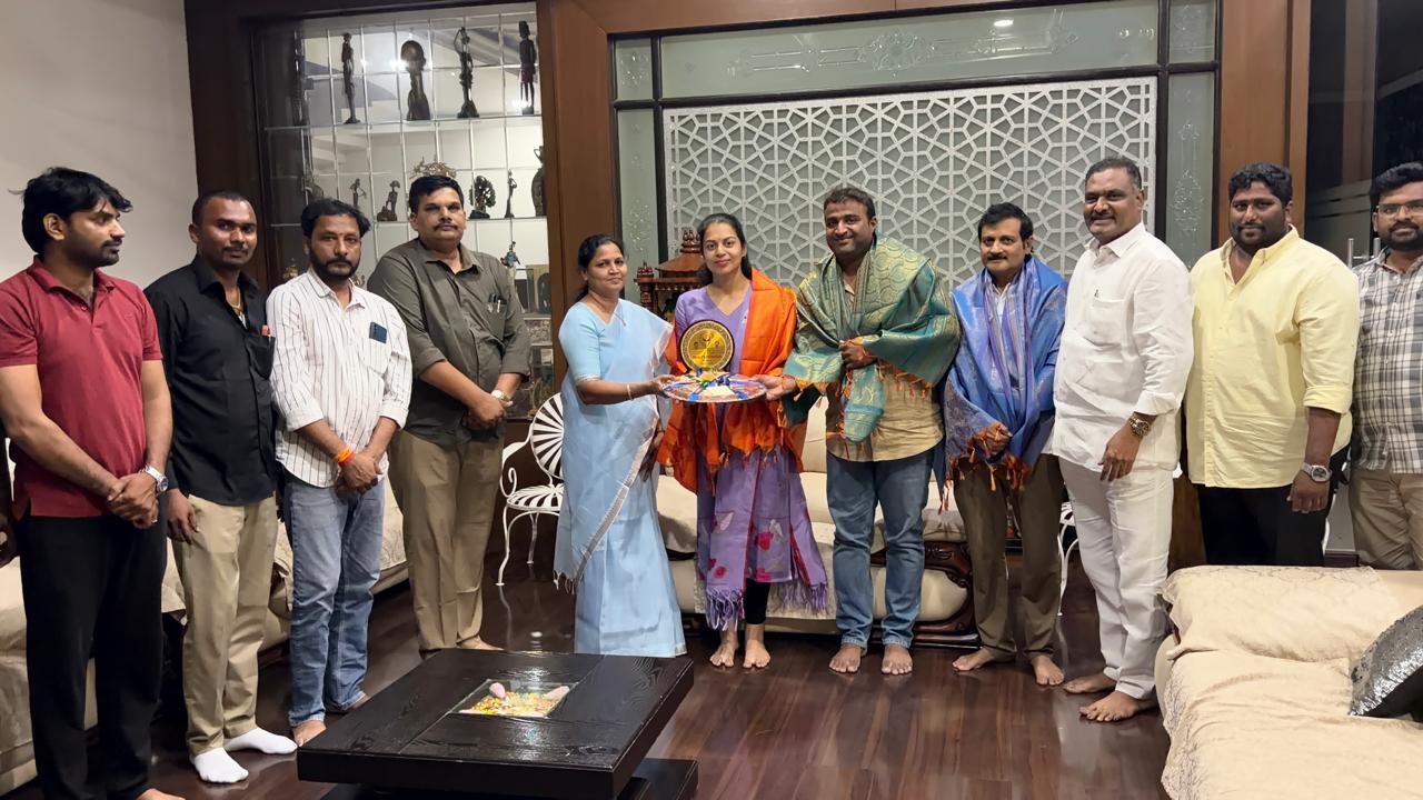 డాక్టర్స్ డే సందర్భంగా మహిళాడాక్టర్ లకి ప్రసాద్స్ ఫౌండేషన్ ఆధ్వర్యంలో సన్మానం.