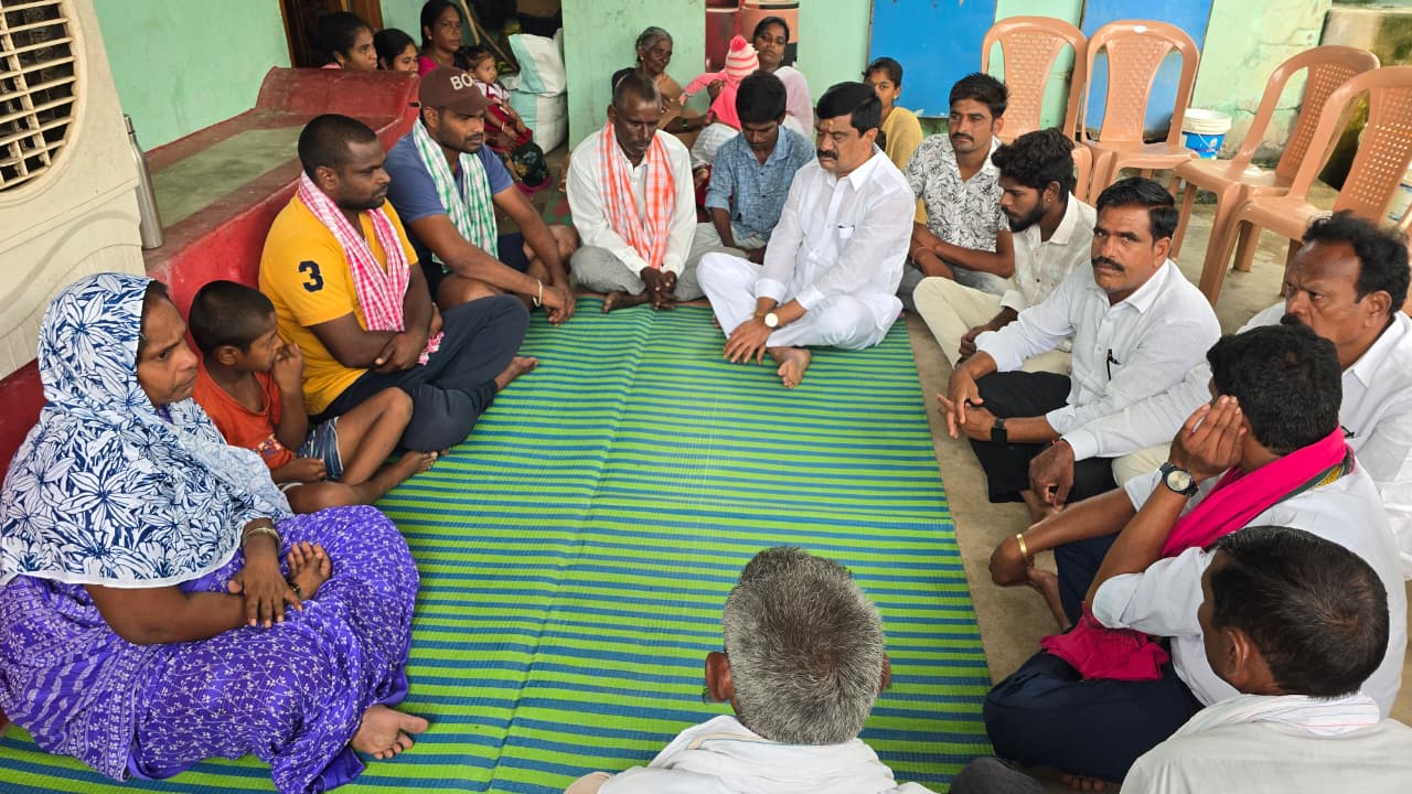 బాధిత కుటుంబాలను పరామర్శించిన వేముల ప్రశాంత్ రెడ్డి