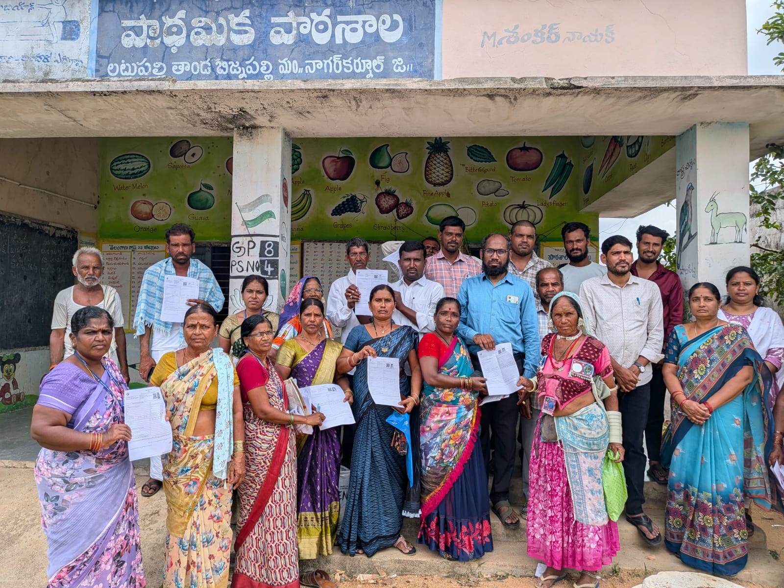 లట్టుపల్లి తాండలో ఓటర్ల జాబితా సవరణలపై ఎమ్మార్వో మునీరుద్దీన్ ఆకస్మిక తనిఖీ