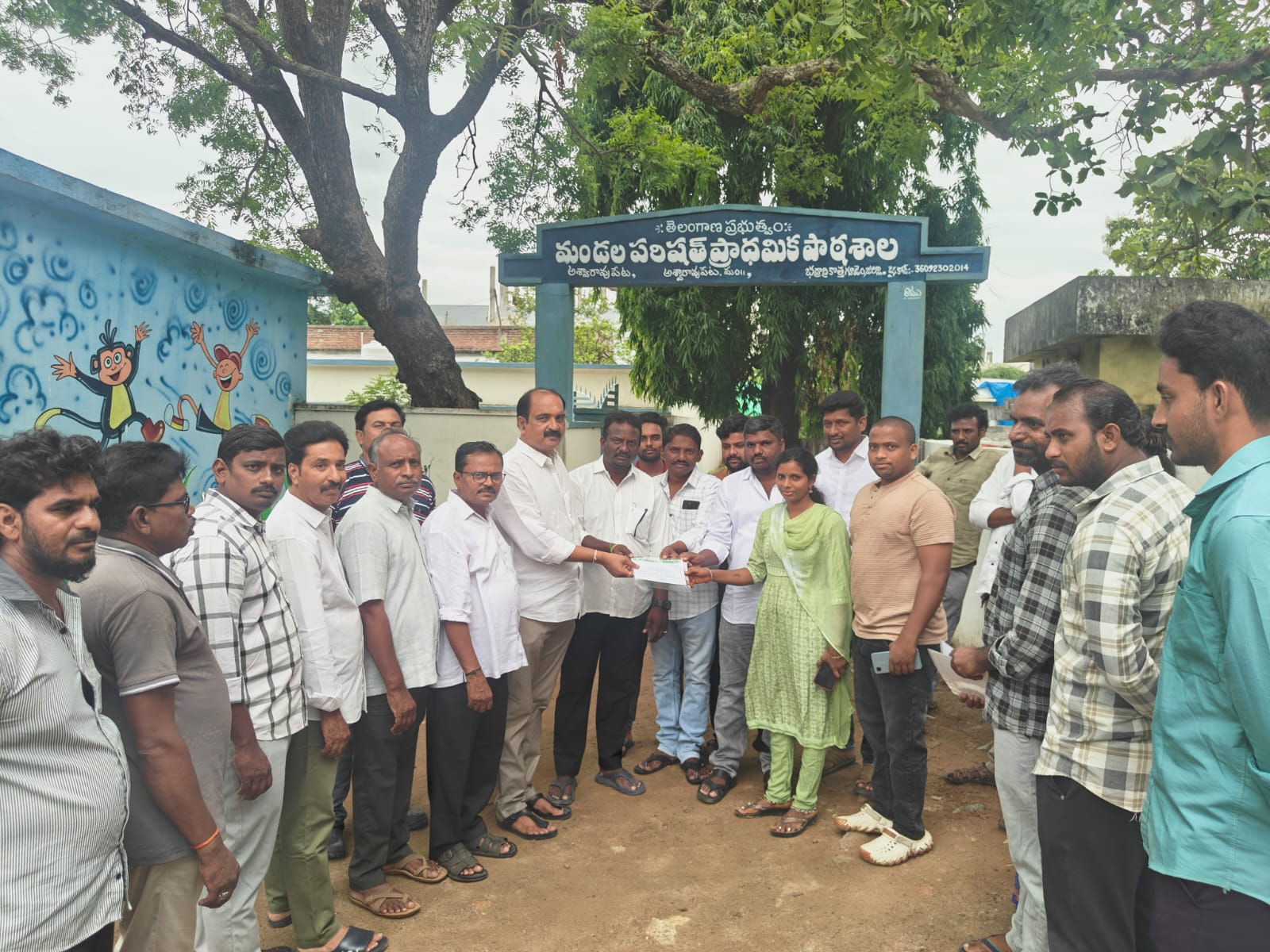 అర్హులైన ప్రతి కుటుంబానికి రేషన్ కార్డులు అందేలా కాంగ్రెస్ ప్రభుత్వం కృషి