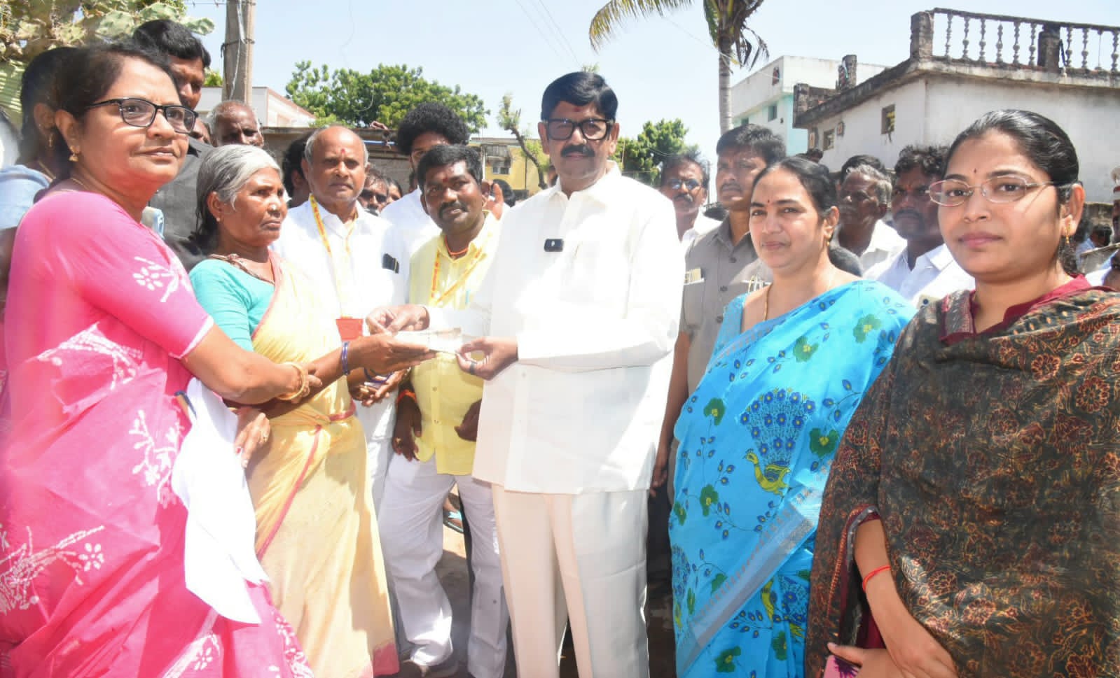 పెన్షన్ల కార్యక్రమంలో పాల్గొన్న మంత్రి ఆనం